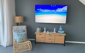 Corrigans Beach View Apartment 211